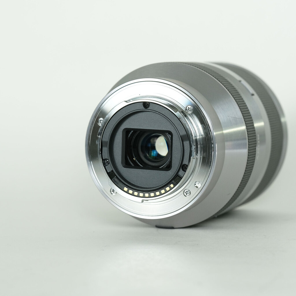 SONY E18-200mm F3.5-6.3 OSS SEL18200