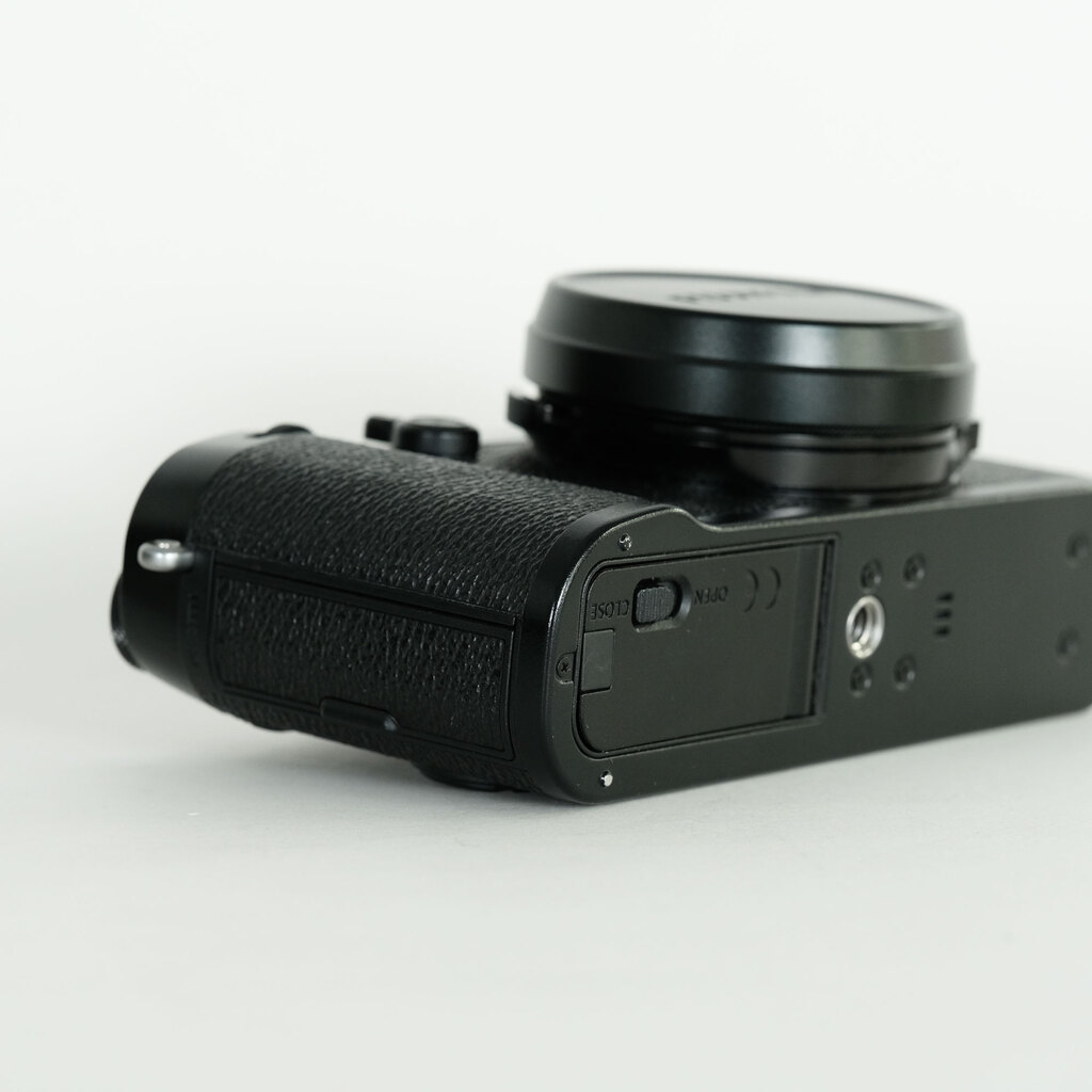 FUJIFILM X100F ブラック