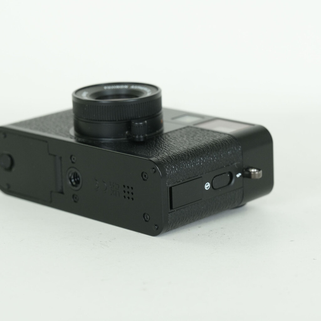 FUJIFILM X half X-HF1