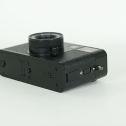 FUJIFILM X half X-HF1
