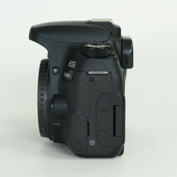 Canon EOS 9000D