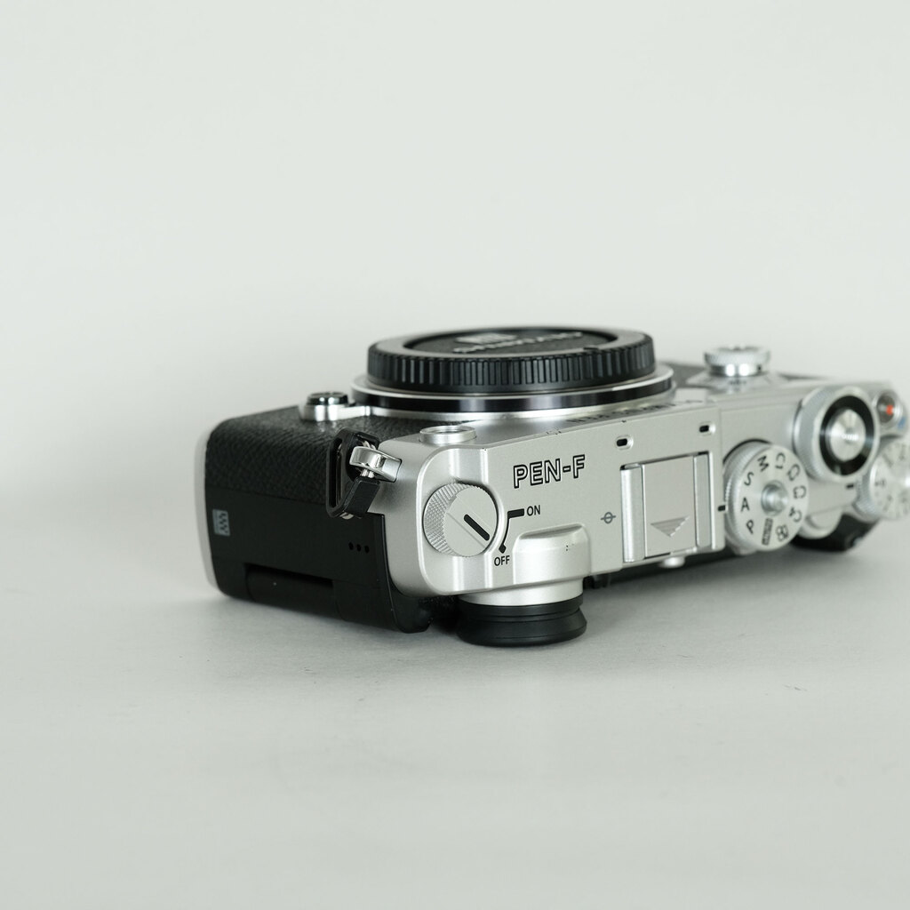 OLYMPUS PEN-F