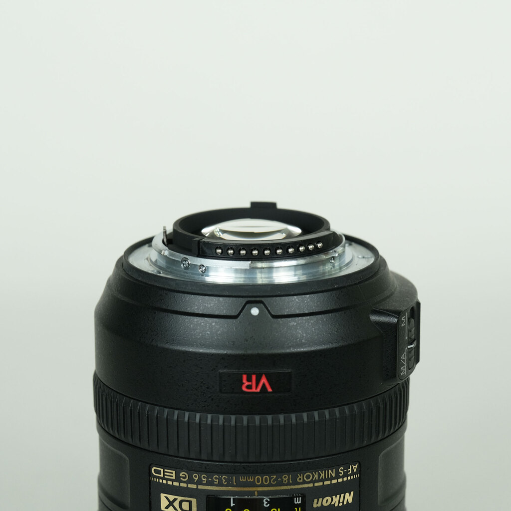 Nikon AF-S DX VR Zoom-Nikkor 18-200mm F3.5-5.6G IF-ED