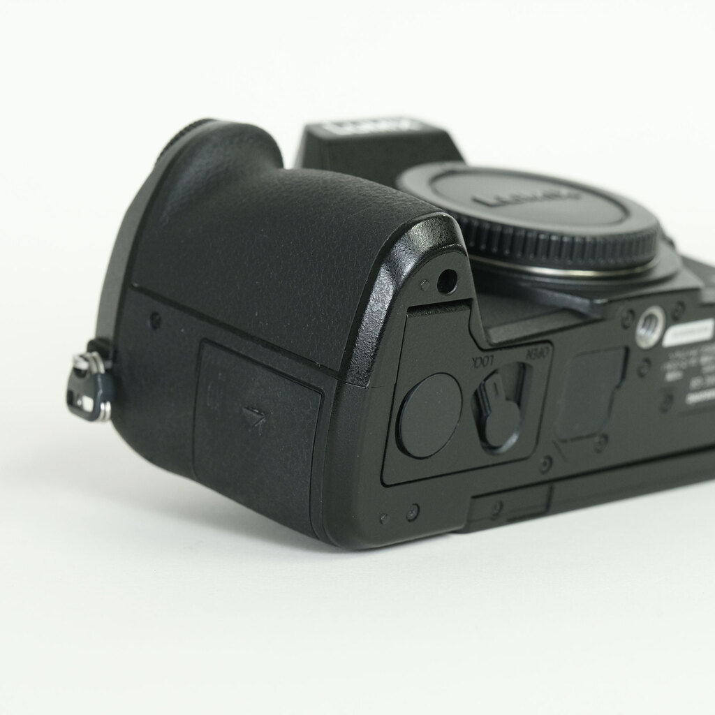 Panasonic LUMIX DMC-G8