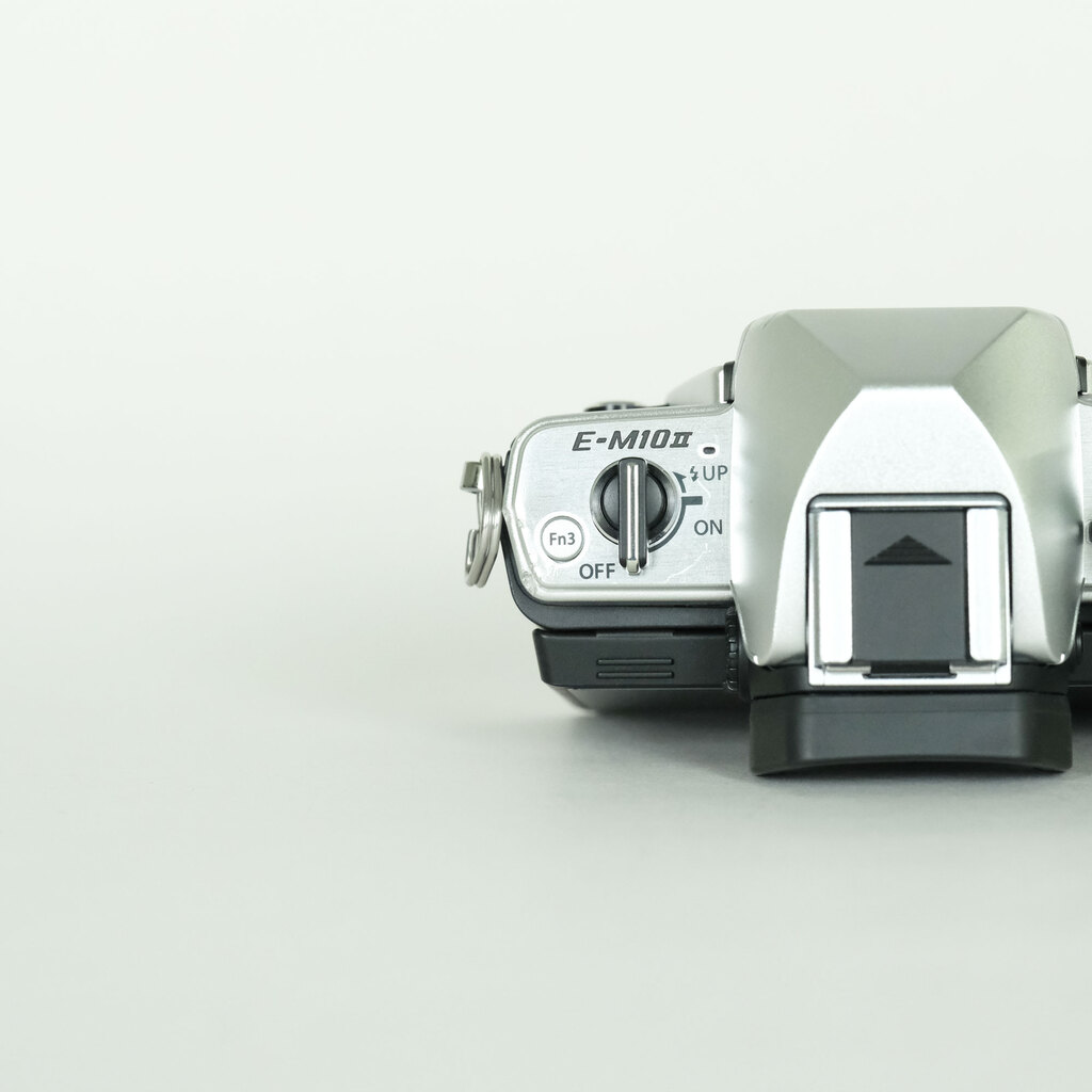 OLYMPUS OM-D E-M10 Mark II