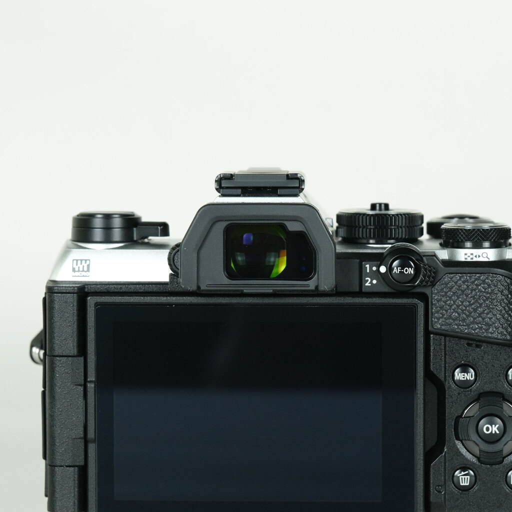 OM SYSTEM OM-5 Mark II ボディ シルバーの出品 | ONE SCENE（ワンシーン）