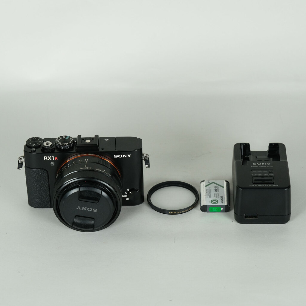 SONY Cyber-shot DSC-RX1RM2の出品 | ONE SCENE（ワンシーン）