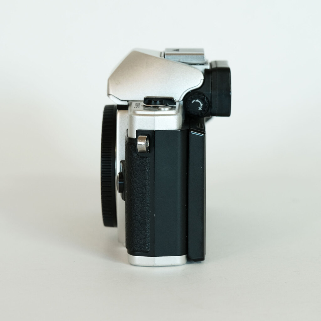 OLYMPUS OM-D E-M10 Mark II OLYMPUS OM-D E-M10 Mark II