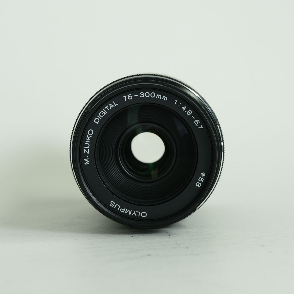 OLYMPUS M.ZUIKO DIGITAL ED 75-300mm F4.8-6.7 II