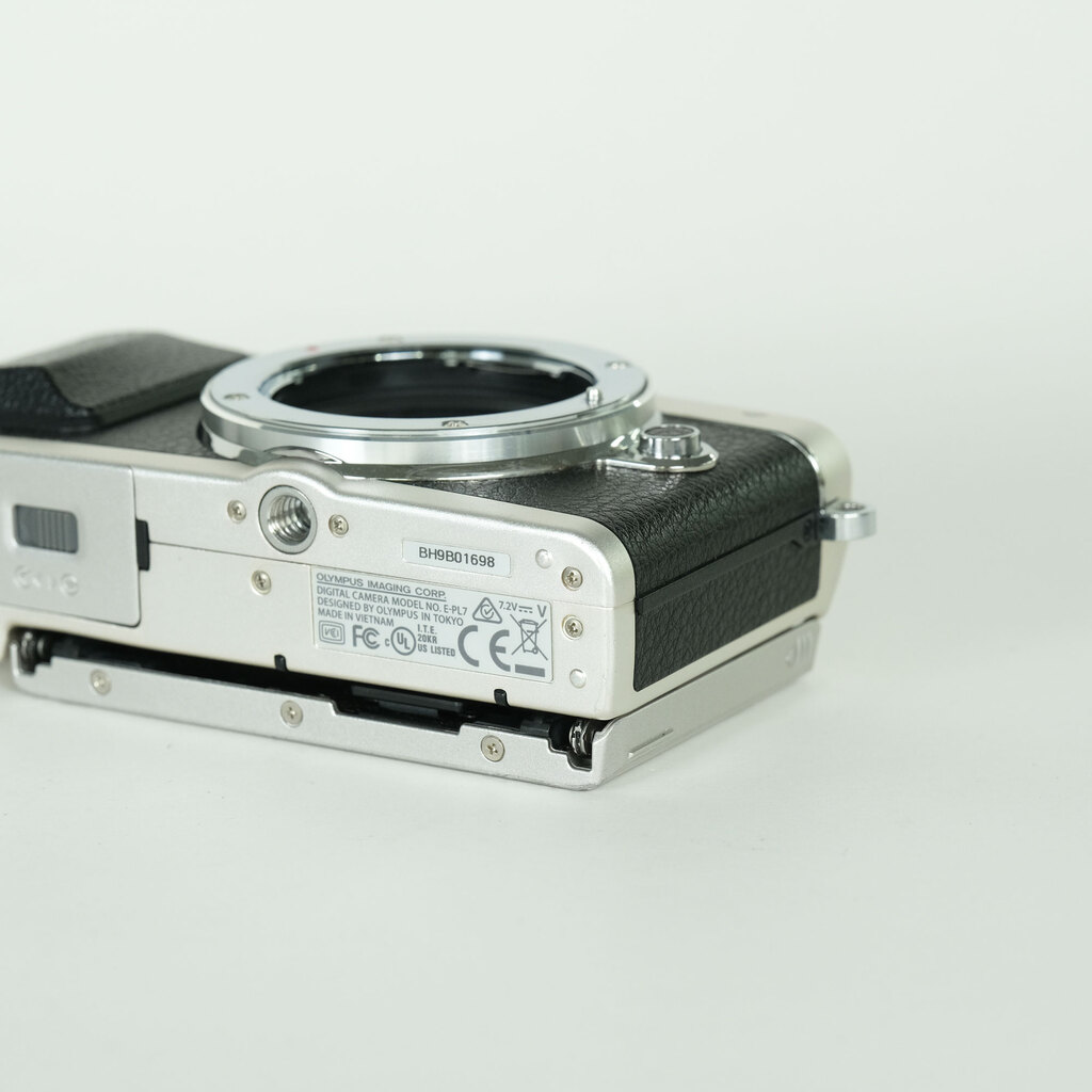 OLYMPUS PEN Lite E-PL7 ボディ シルバーの出品 | ONE SCENE（ワンシーン）