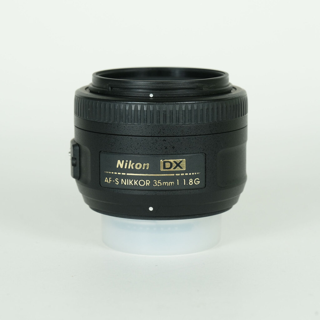 Nikon AF-S DX NIKKOR 35mm f/1.8G Nikon AF-S DX NIKKOR 35mm f/1.8G