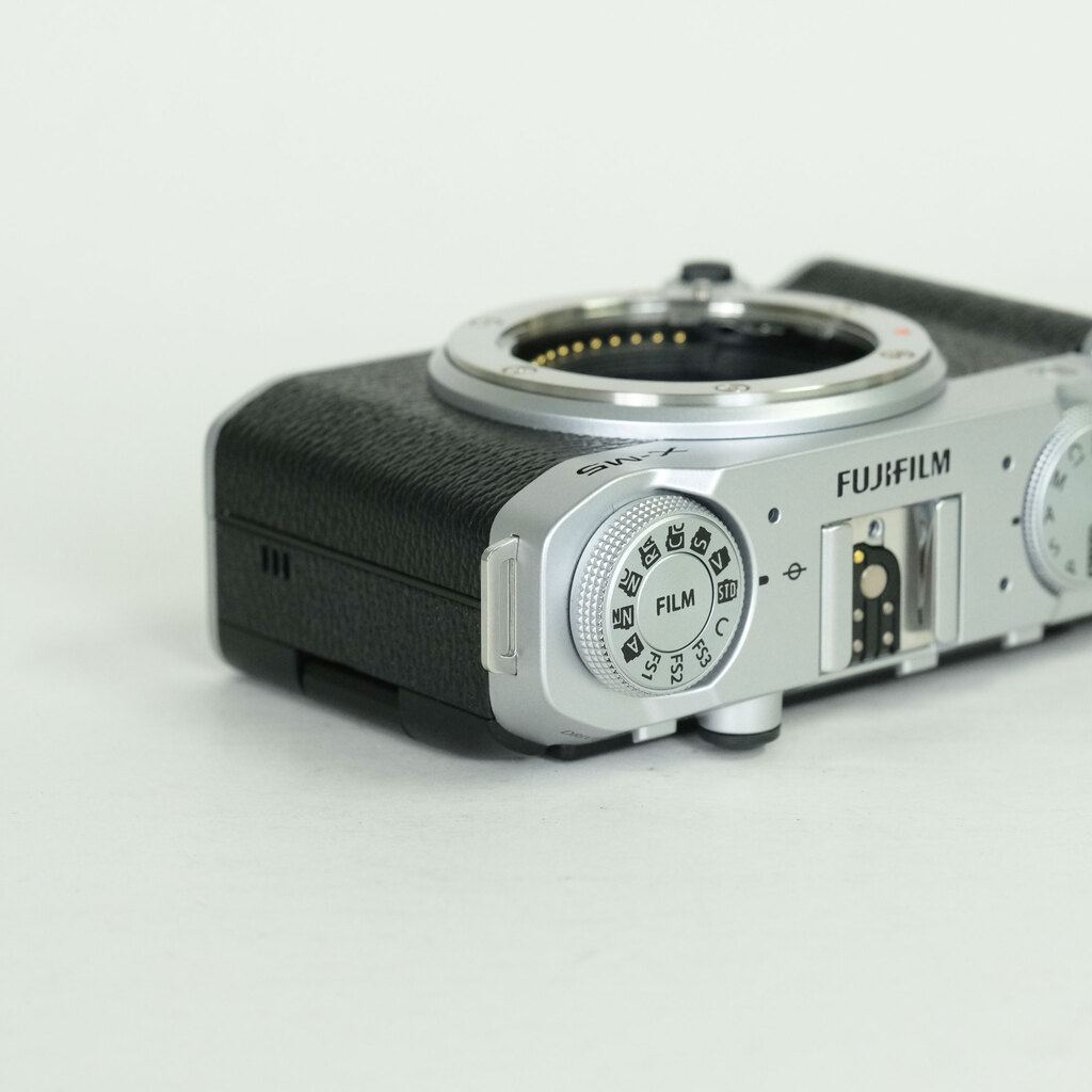 FUJIFILM X-M5 FUJIFILM X-M5