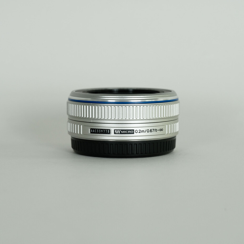 OLYMPUS M.ZUIKO DIGITAL 17mm F2.8 シルバー OLYMPUS M.ZUIKO DIGITAL 17mm F2.8 シルバー