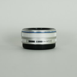 OLYMPUS M.ZUIKO DIGITAL 17mm F2.8 シルバー OLYMPUS M.ZUIKO DIGITAL 17mm F2.8 シルバー