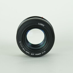 Panasonic LUMIX G 42.5mm / F1.7 ASPH. / POWER O.I.S.
