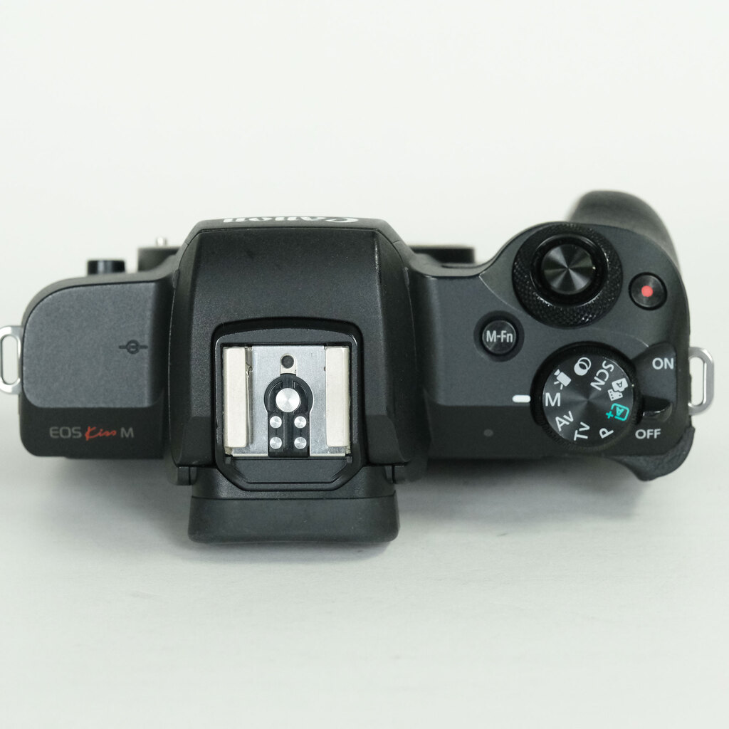 Canon EOS Kiss M Canon EOS Kiss M
