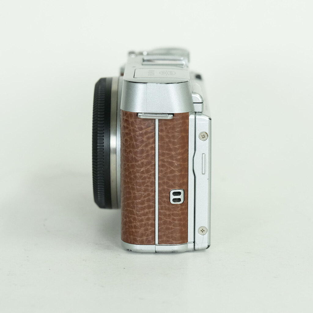 FUJIFILM X-A1 ボディ ブラウン
