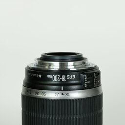 Canon EF-S18-200mm F3.5-5.6 IS