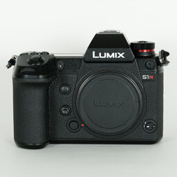 Panasonic LUMIX DC-S1R