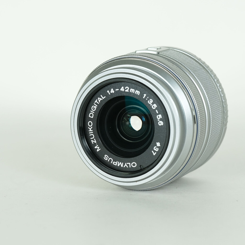 OLYMPUS M.ZUIKO DIGITAL 14-42mm F3.5-5.6IIR シルバー