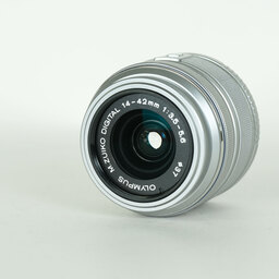 OLYMPUS M.ZUIKO DIGITAL 14-42mm F3.5-5.6IIR シルバー