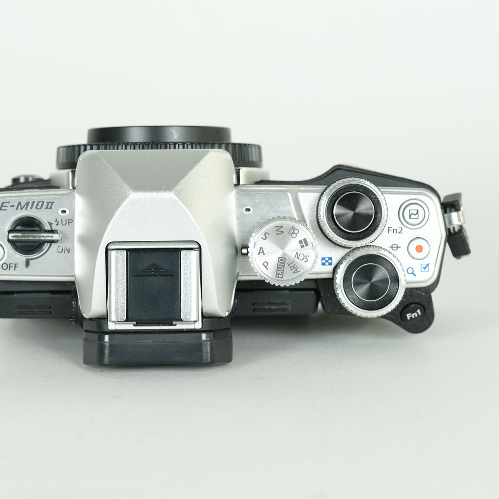 OLYMPUS OM-D E-M10 Mark II