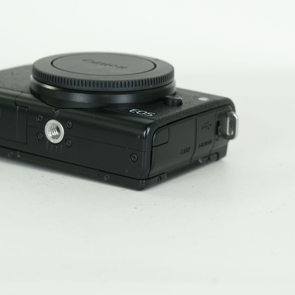 Canon EOS M200