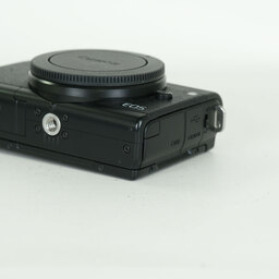 Canon EOS M200
