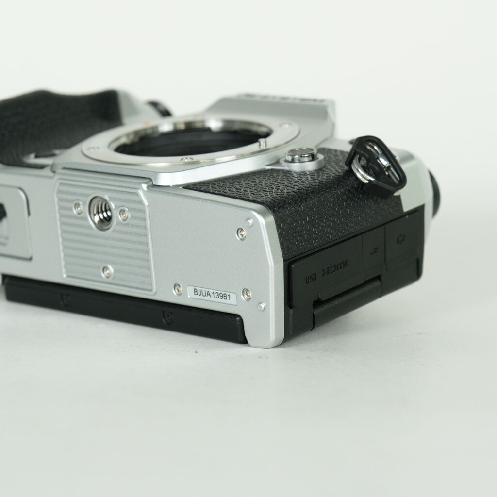 OM SYSTEM OM-5 Mark II ボディ シルバーの出品 | ONE SCENE（ワンシーン）