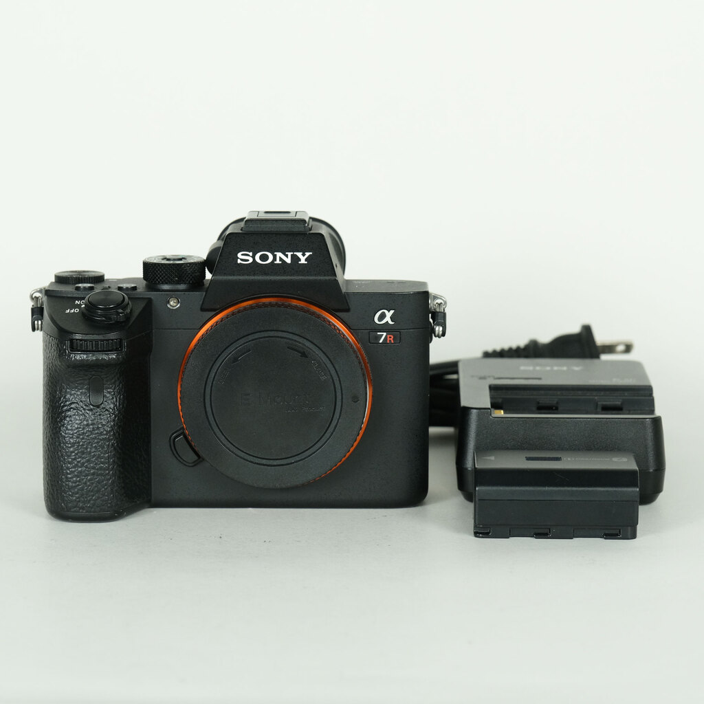SONY α7R III（ILCE-7RM3）の出品 | ONE SCENE（ワンシーン）