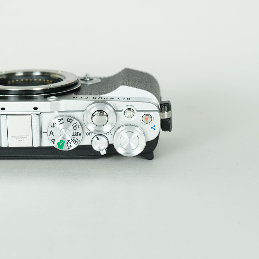 OLYMPUS PEN E-P7