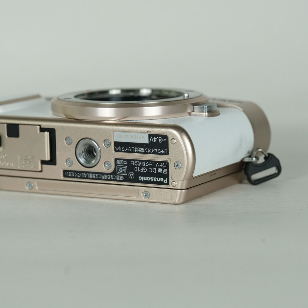 Panasonic LUMIX DC-GF10 ボディ ホワイトの出品 | ONE SCENE（ワン