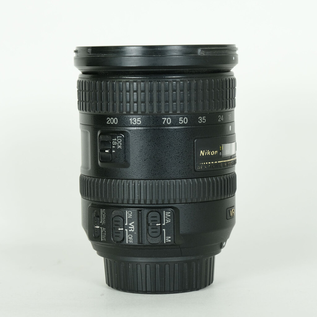 Nikon AF-S DX NIKKOR 18-200mm F3.5-5.6G ED VR II Nikon AF-S DX NIKKOR 18-200mm F3.5-5.6G ED VR II