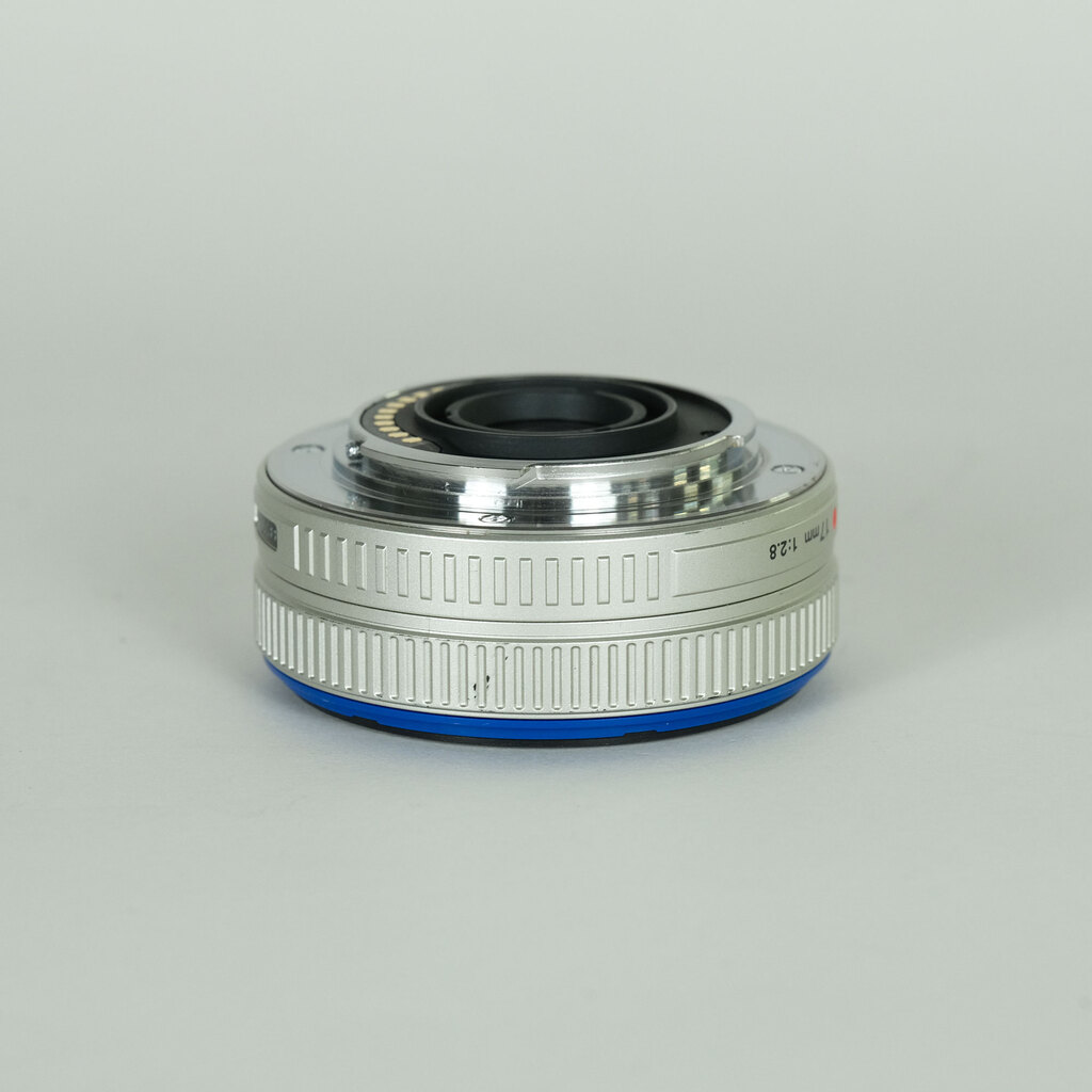 OLYMPUS M.ZUIKO DIGITAL 17mm F2.8 シルバー