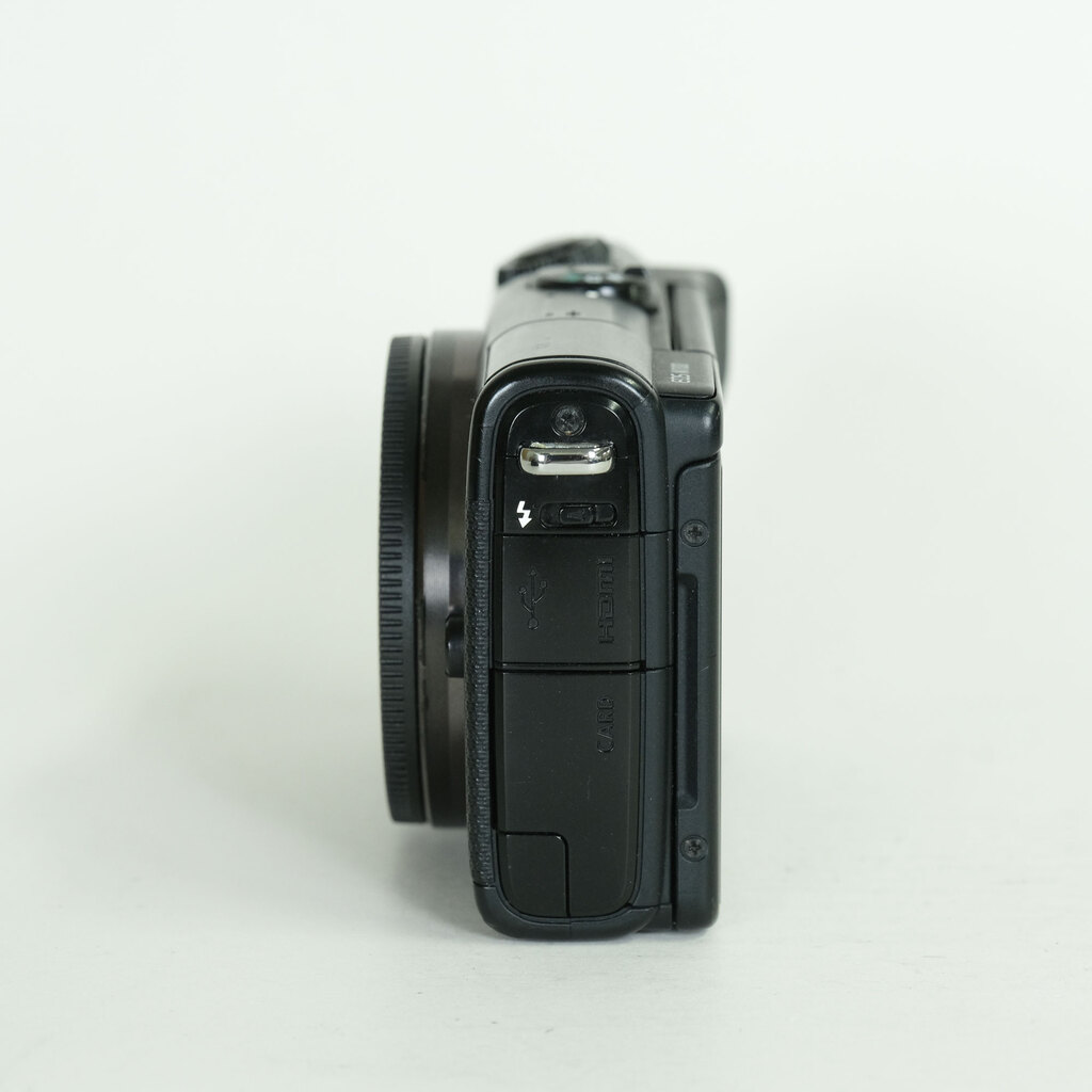 Canon EOS M100 Canon EOS M100
