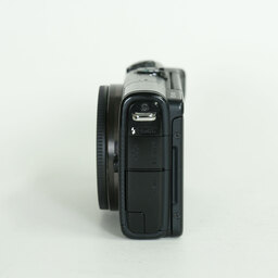 Canon EOS M100 Canon EOS M100