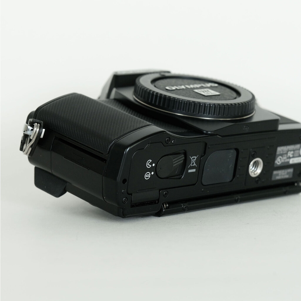 OLYMPUS OM-D E-M5 ボディ ブラック