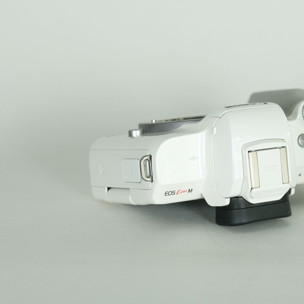 Canon EOS Kiss M