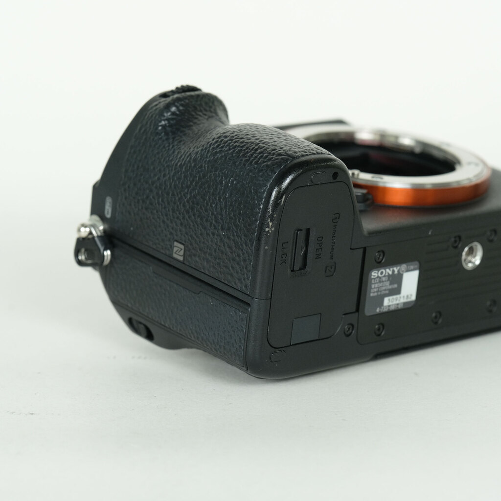 SONY α7 III（ILCE-7M3）の出品 | ONE SCENE（ワンシーン）