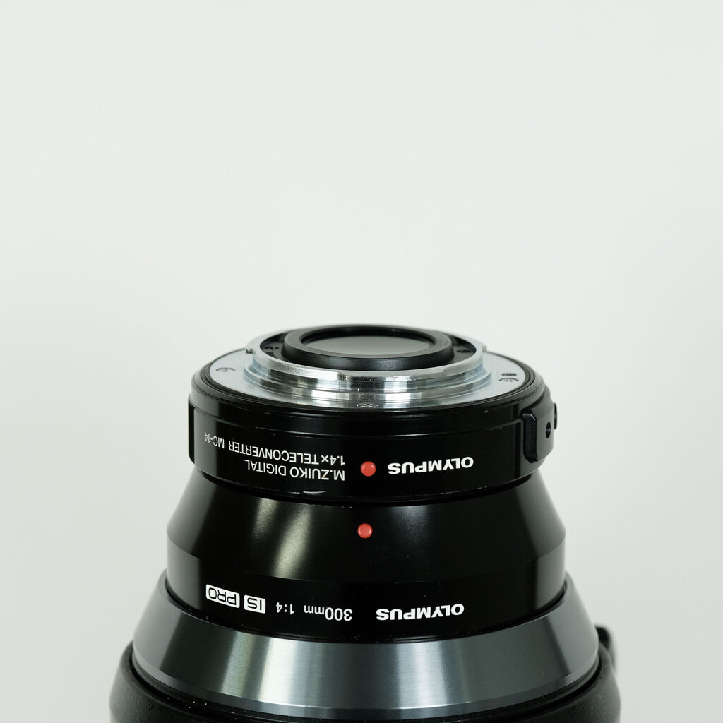 OLYMPUS M.ZUIKO DIGITAL ED 300mm F4.0 IS PRO