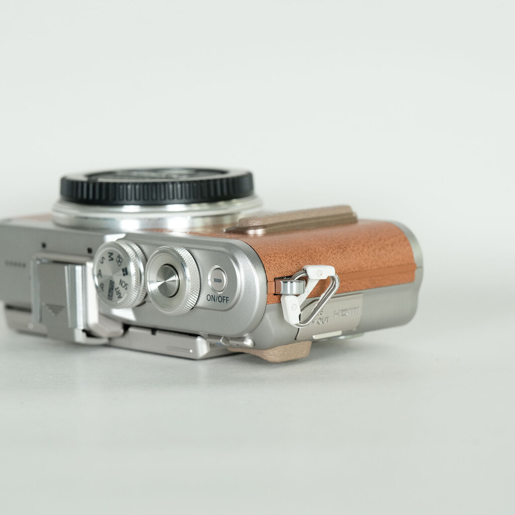 OLYMPUS PEN E-PL8 ボディ ブラウン