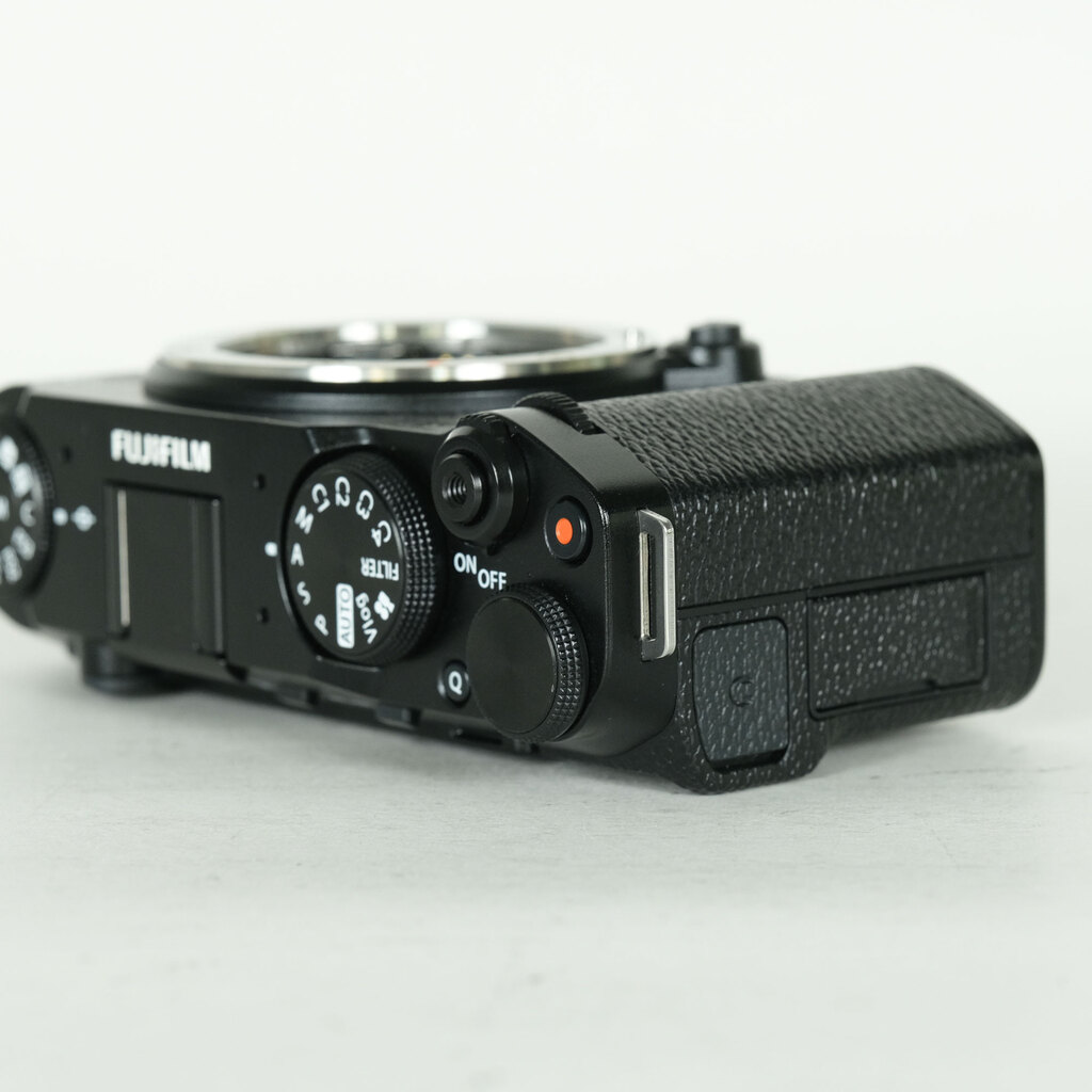 FUJIFILM X-M5