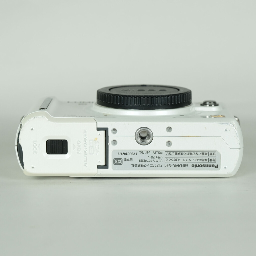 Panasonic LUMIX DMC-GF1 ボディ シェルホワイト