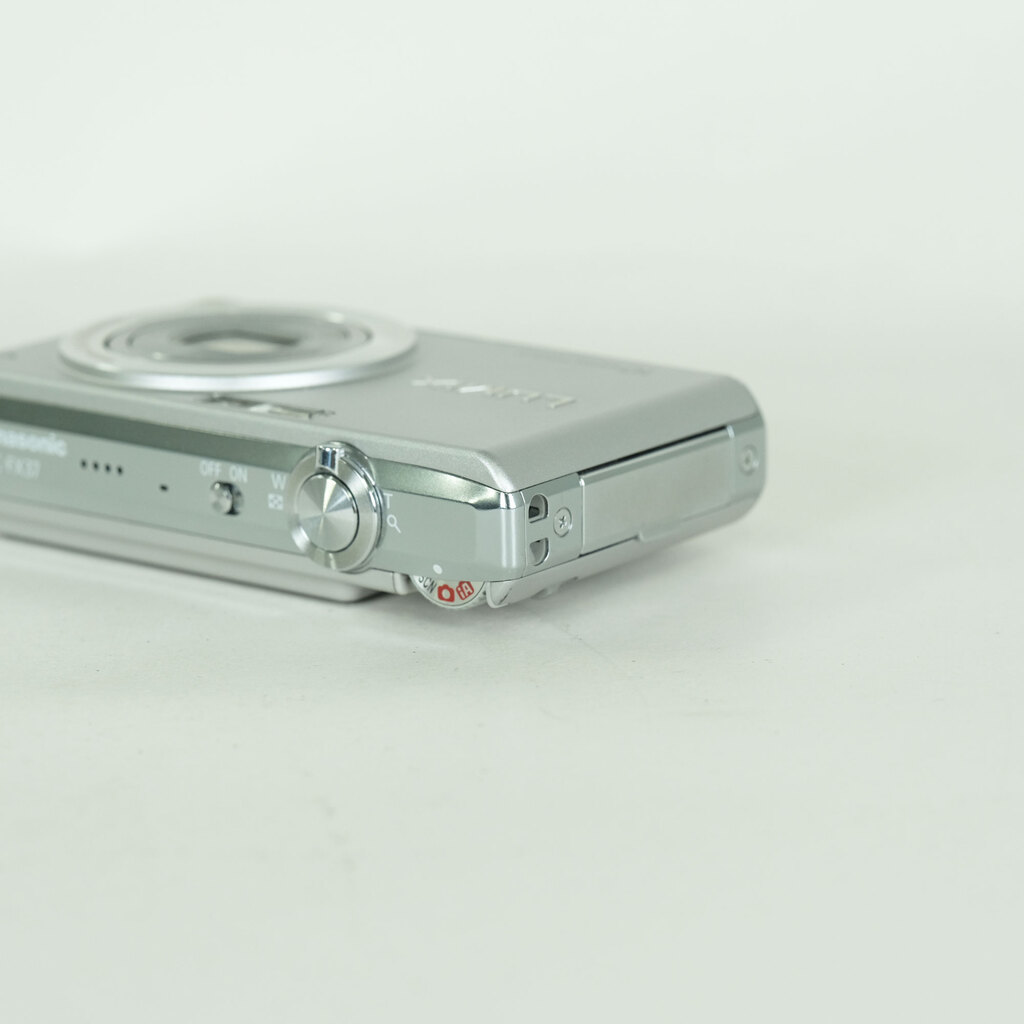 Panasonic LUMIX DMC-FX37-S プレシャスシルバー