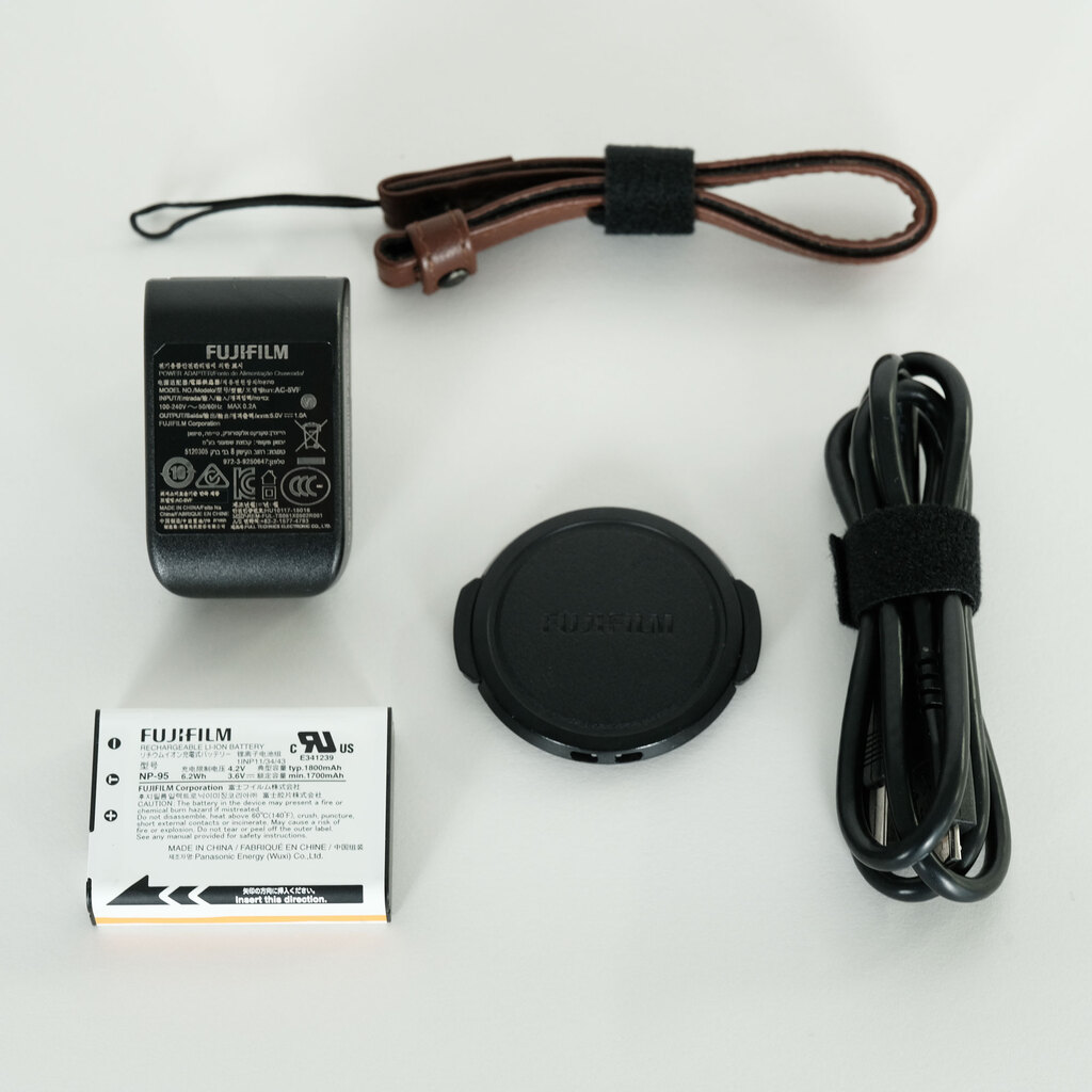 FUJIFILM XF10 シャンパンゴールド