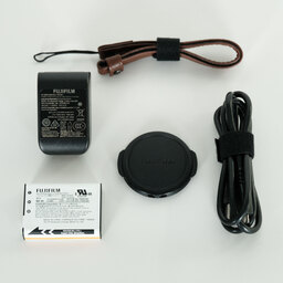 FUJIFILM XF10 シャンパンゴールド