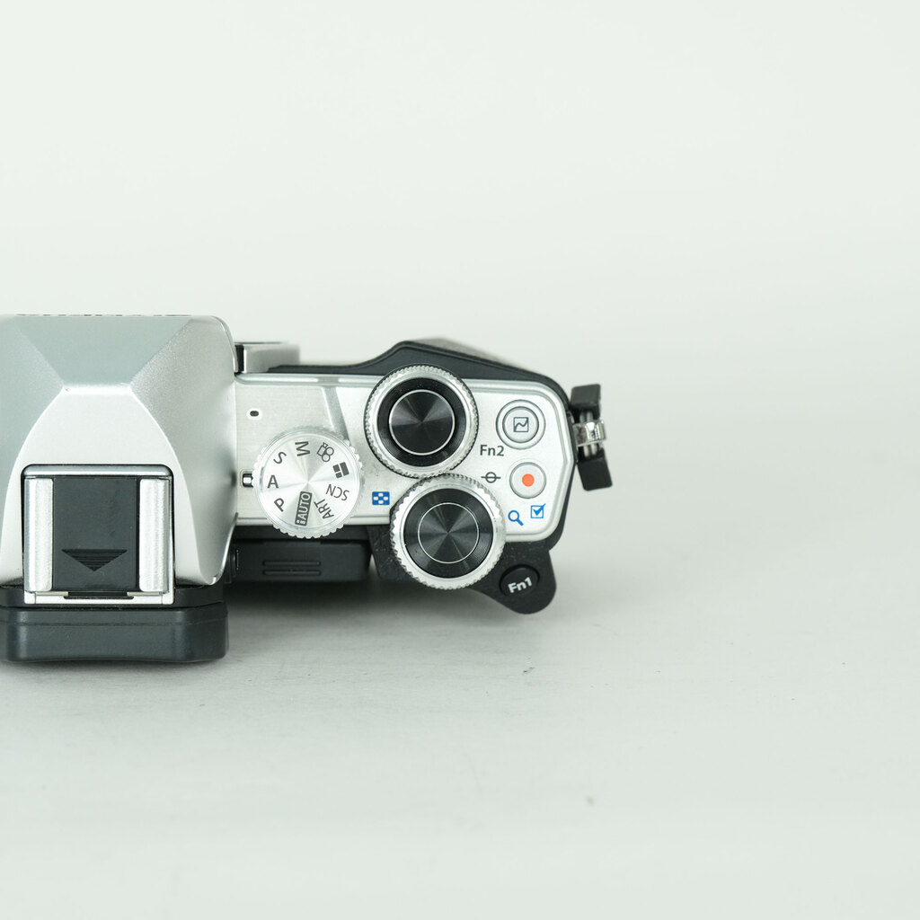 OLYMPUS OM-D E-M10 Mark II