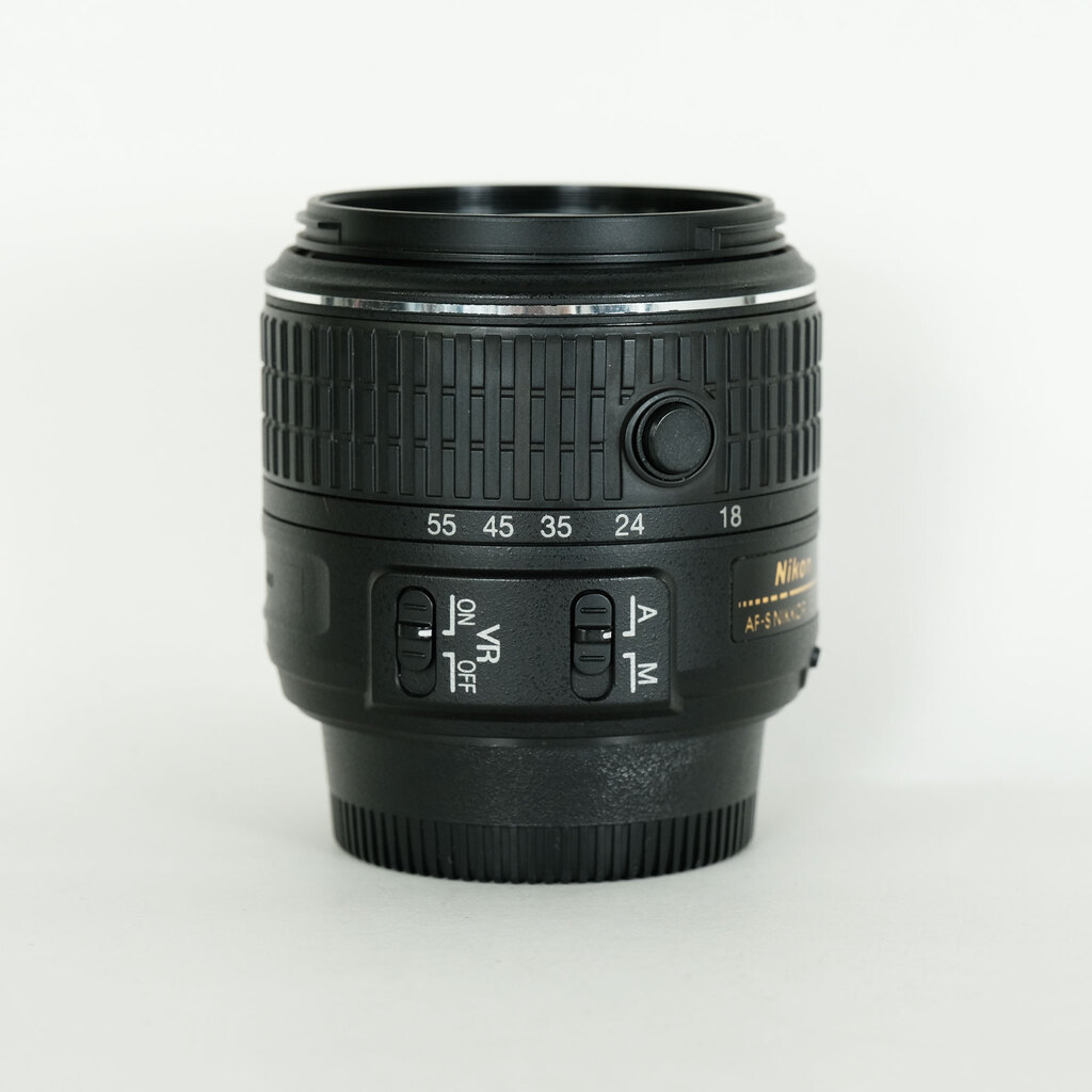 Nikon AF-S DX NIKKOR 18-55mm f3.5-5.6G VR II Nikon AF-S DX NIKKOR 18-55mm f3.5-5.6G VR II