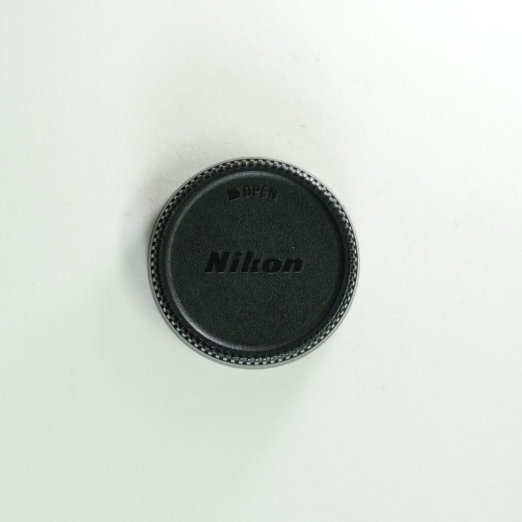 Nikon AF-S DX NIKKOR 18-300mm f/3.5-6.3G ED VR Nikon AF-S DX NIKKOR 18-300mm f/3.5-6.3G ED VR