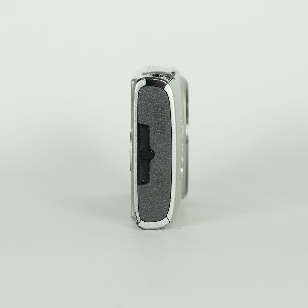 Canon IXY 650 シルバー